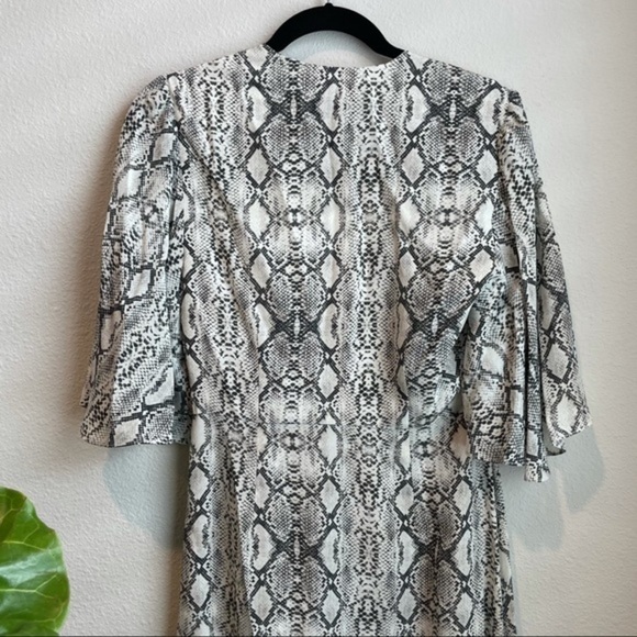 LES REVERIES Flutter Sleeve Long Wrap Dress - Picture 13 of 13